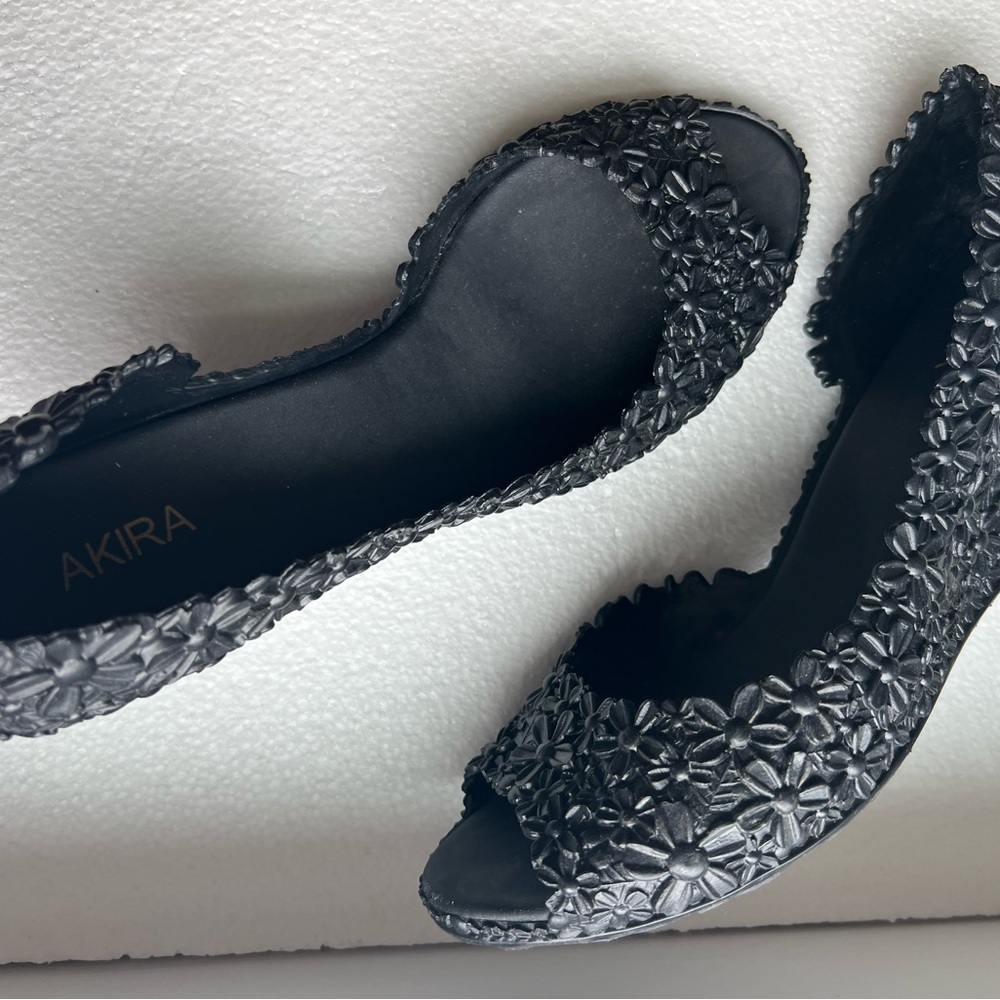 Unique rubber wedge